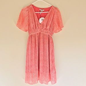 Blush v-neck casual dress with short sleeves